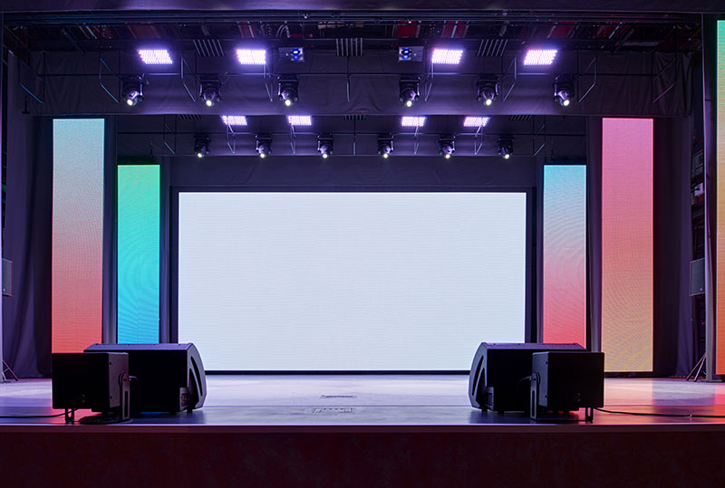 led-ekran-dlya-sceny-kak-ne-potratit-byudzhet-vpustuyu-i-poluchit-vau-effekt