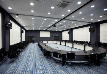 chto-nuzhno-uchest-pri-osnashenii-konferenc-zala