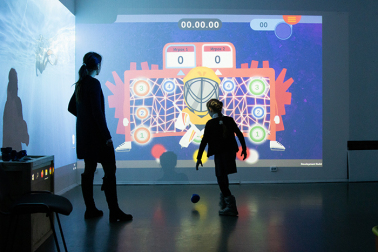 interaktivnaya-stena-inwall