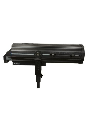 teatralnyy-profilnyy-prozhektor-anzhee-pro-spectrum-profile-a-300-fl5